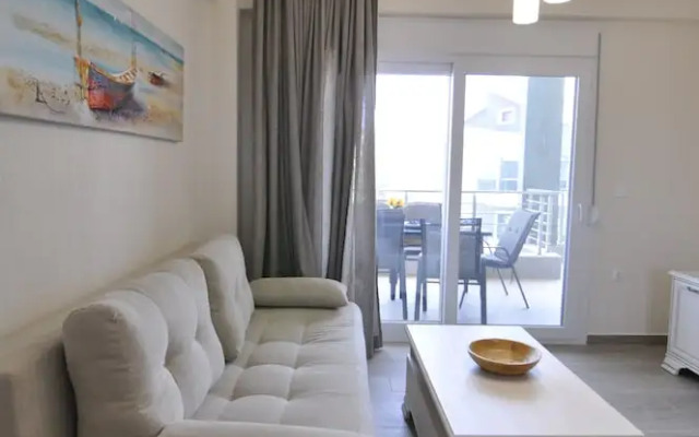 Zennova 60 Nikiti Family Apt