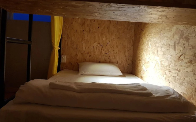 White House Hostel