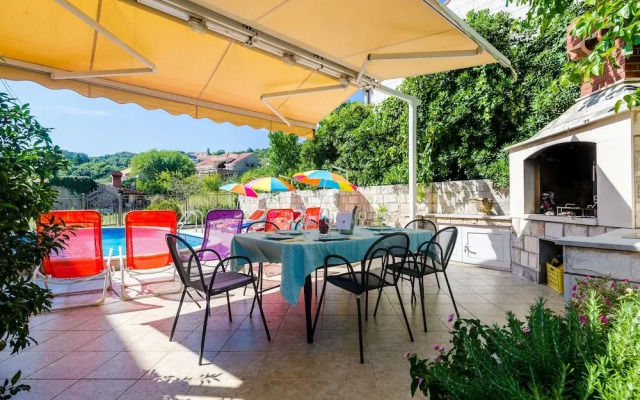 Villa Leona V1