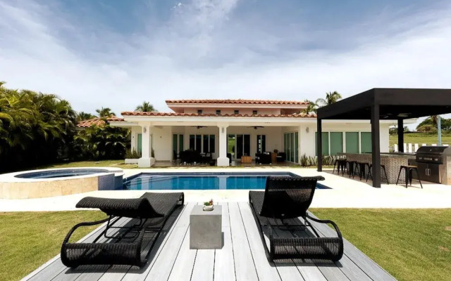 The Golf Oasis Villa by Acomodo