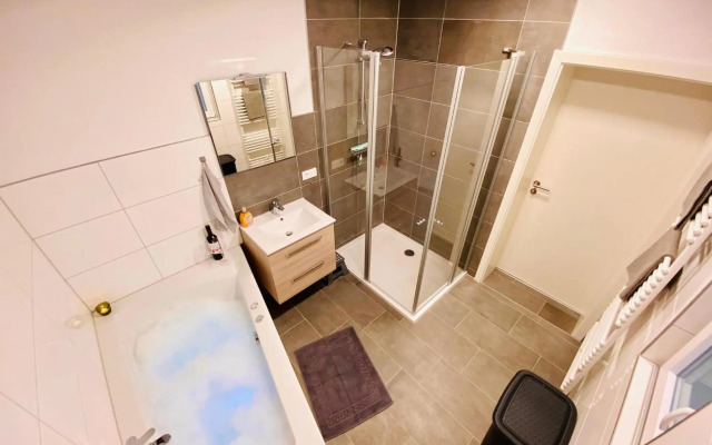 Lebenslust sonnige Innenstadt-Wohnung mit Whirlpoolwanne