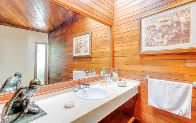 Lavish Villa with Pool I Jacuzzi, Gym & Tennis Court