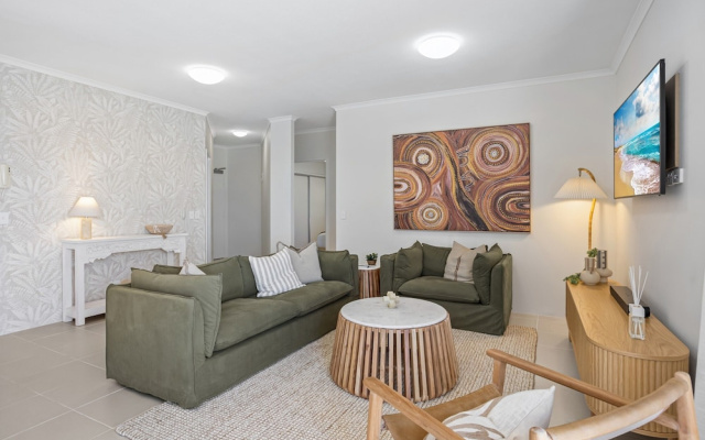 Stylish 3-bed Apartment in Coastal Redcliffe – Guest Rooms – Redcliffe