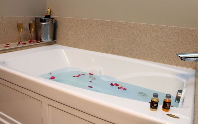 Scholar Morgantown, Tapestry Collection by Hilton