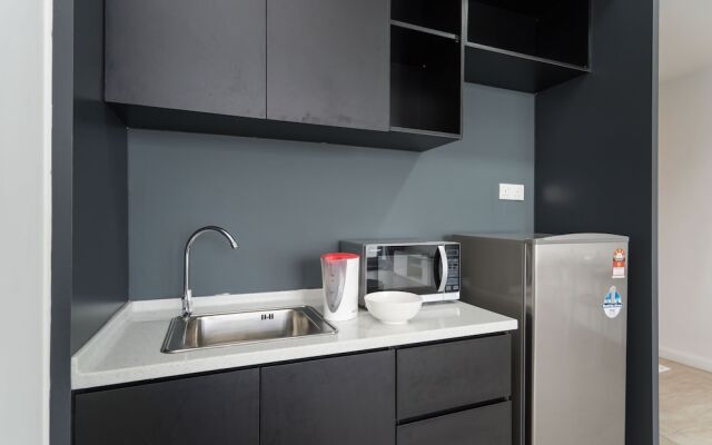 OYO Home 43951 Fair  Studio Empire City Marriot