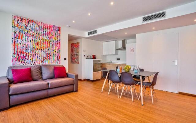 129 - Urban Art Love Champs-Elysées