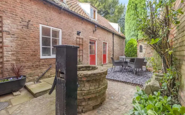 Papist Hall Cottages