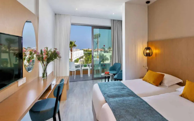 Leonardo Crystal Cove & Spa by the sea - Adults Only