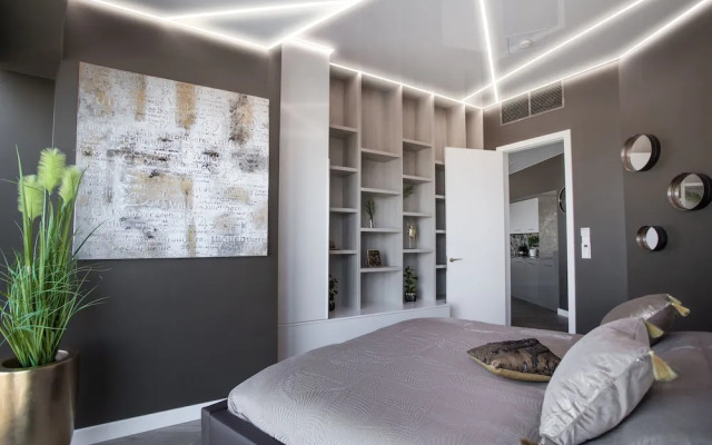 Apartments in Sky Tower with Bathtub near the window