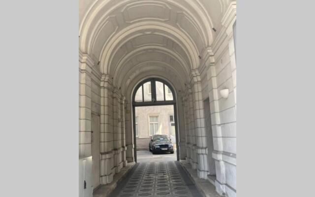 Private Room near Vienna City Center 1