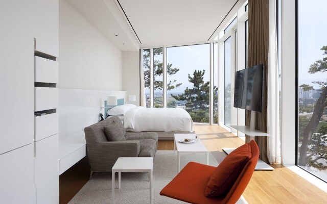 SEAMARQ Hotel