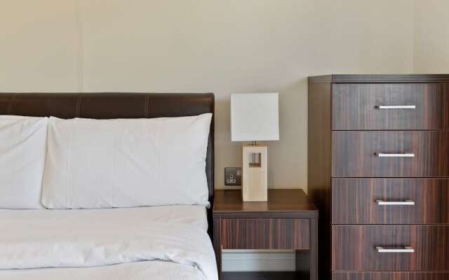 Stunning 2 Bed Apt W/balcony nr Islington