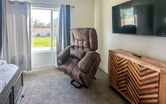 Charming Bakersfield Home w/ Yard & Patio!
