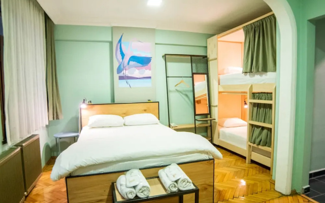 Yolohostel