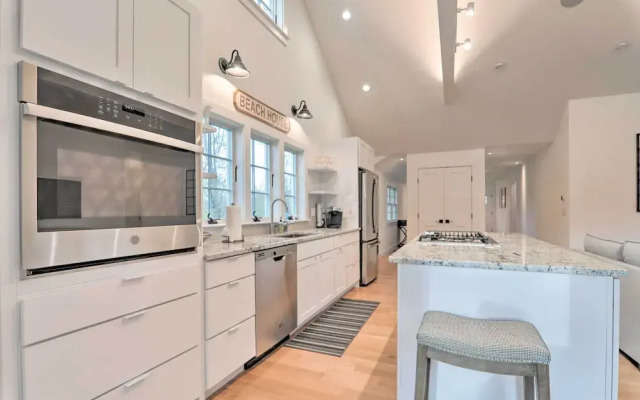 Cape Cod Cottage w/ Fire Pit - Walk to Beach!