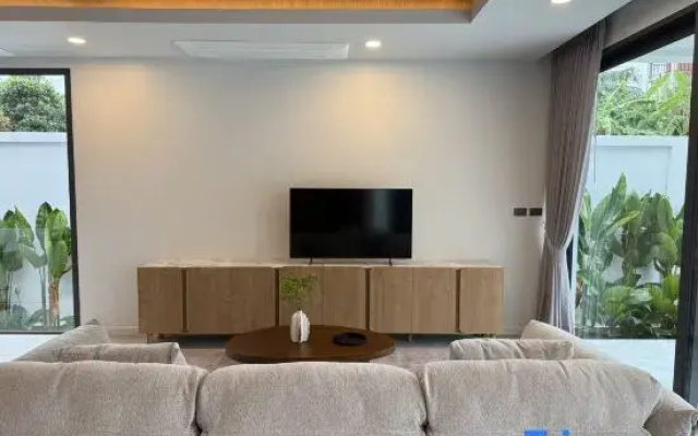 Newly built: private Quinta Lane 4br pool villa
