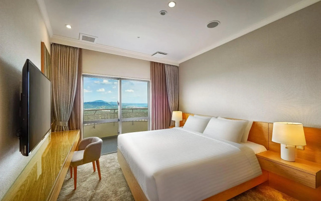 ANA Crowne Plaza Resort Okinawa Uruma Hills by IHG