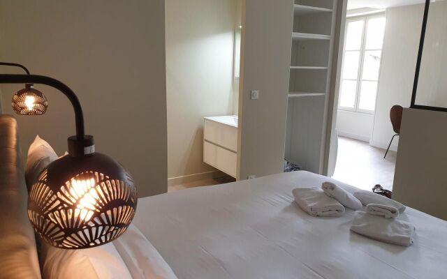 Au Loup Historic Apartments