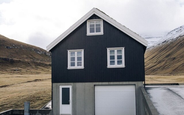 3 bedroom vacation home in Gjógv