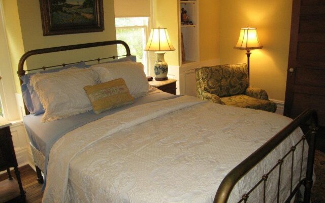 Boothe House Bed and Breakfast
