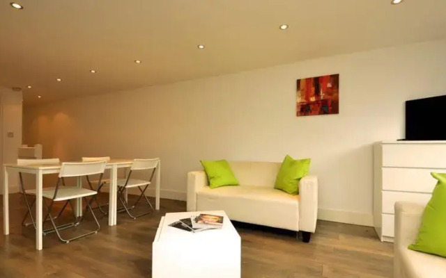 W14 Apartments - Battersea Apartment