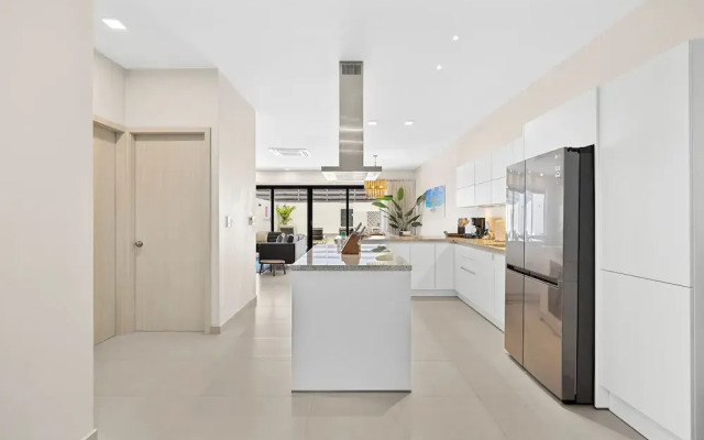 Catalina Residence Apt 3 - L.g. Smith Boulevard 546-j