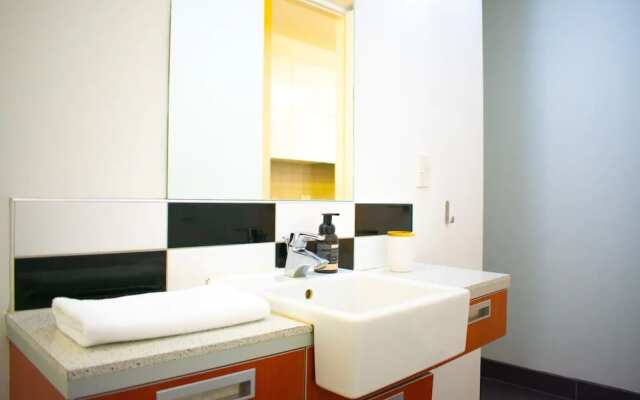 Light-filled 2 Bedroom Abode in Heart of the City