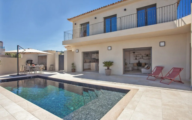 Superb Villa With Pool and sea View