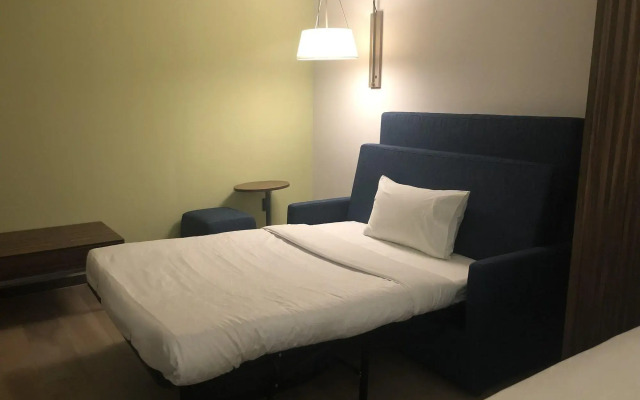 Holiday Inn Express & Suites Playa Del Carmen by IHG