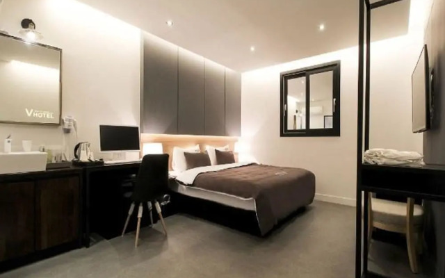 V Hotel