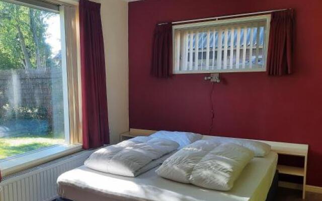 de Opkikker Riant vakantiehuis met jacuzzi in Giethoorn