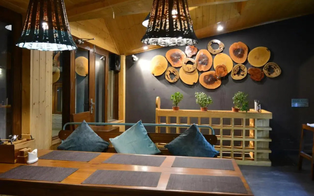 Hotel Neelgiri - Manali Diaries