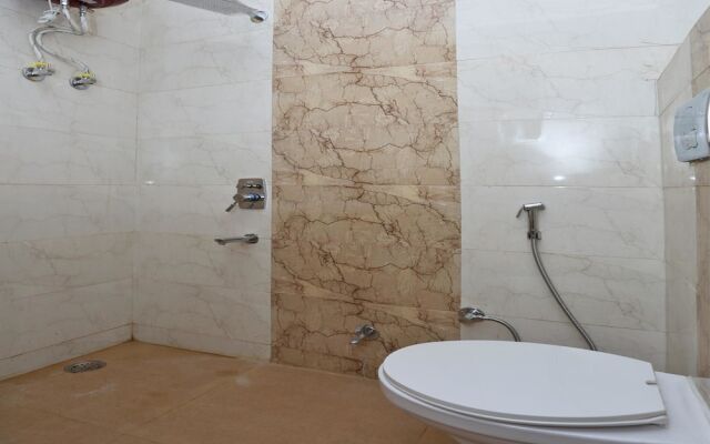 Hotel Queen Palace By OYO Rooms