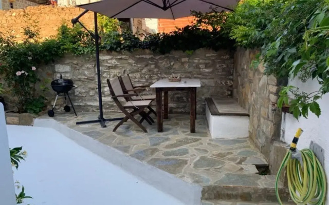 Snug Apartment in Agios Nikolaos With Garden