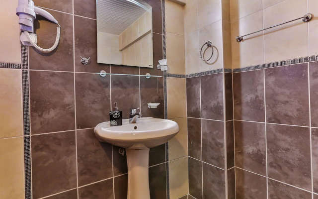 Zinbad Hotel