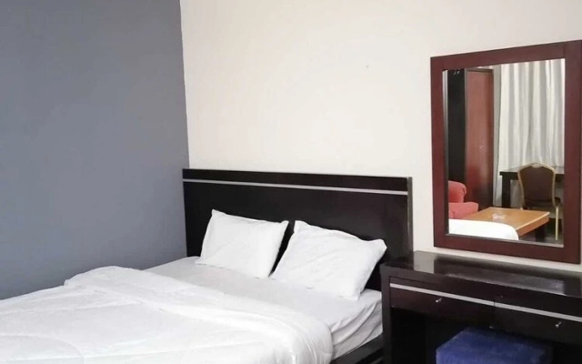 Carawan Plaza Hotel