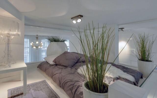 Design Apartment With Balcony