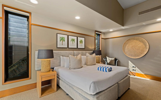 Yacht Club Villas