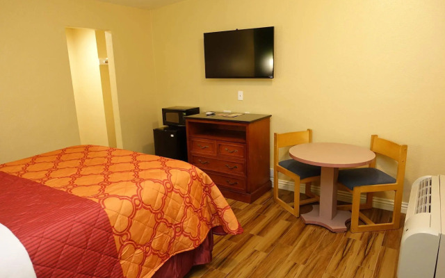 Tropic Lodge