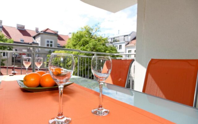 3 rooms Sunny Apartments-Schoenbrunn, 100m2 with balcony