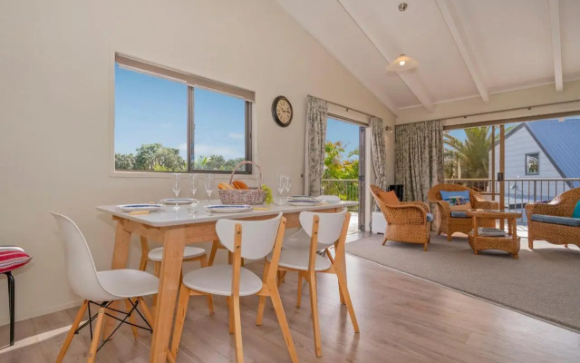 Seabreeze on Cook - Whitianga Holiday Home
