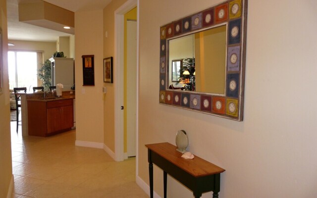 Spacious Condo With sky Views and Steps to South Beach