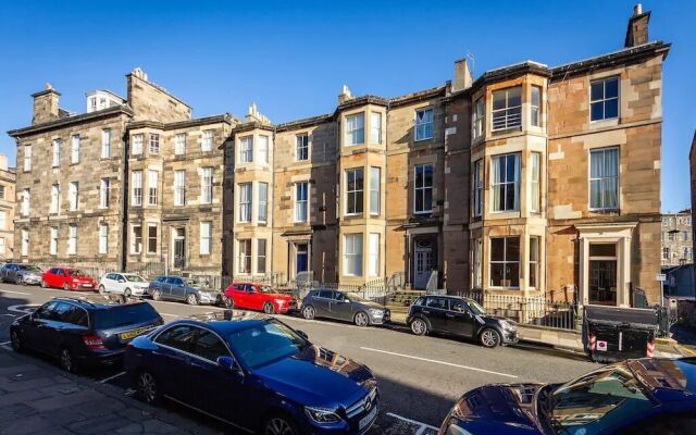 Wonderful Luxury West End Apartment