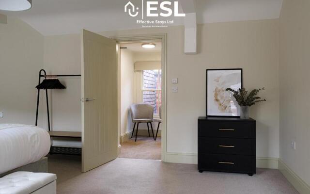 Entire Luxury Apartment Block - Sleeps 18 - Overlooking Shrewsbury Square