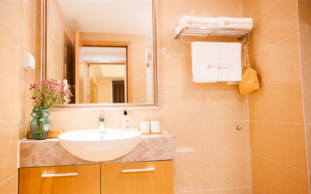 Resplendent Luxury Hotel QingDao Carvinal
