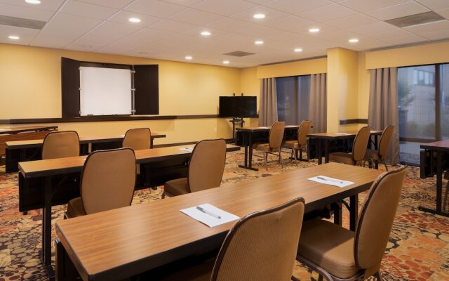 Hampton Inn Charleston-Southridge