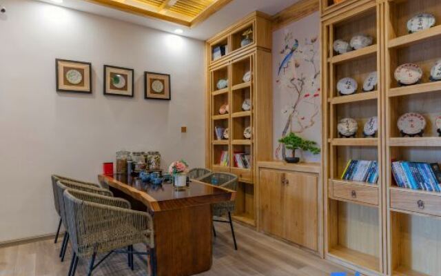 Qihai Tingfeng Inn (Lugu Lake Headquarter)