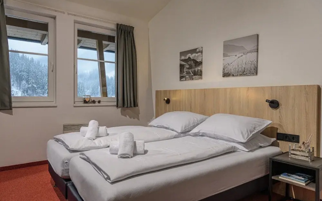 Beautiful Apartment in Viehhofen With hot tub
