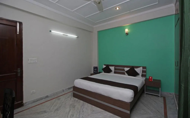 OYO Flagship 9075 Petals Inn