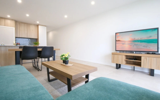 Stunning 1-bed Bayside Apartment With Superb Views – Guest Rooms – Batemans Bay